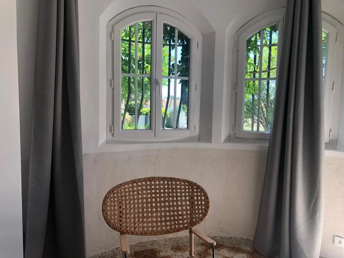 Villa La Tour- Pigeonnier Provençal à Ventabren 0*,  France